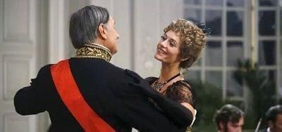 面对|底层人物如何面对命运的戏弄从人性的角度读《项链》