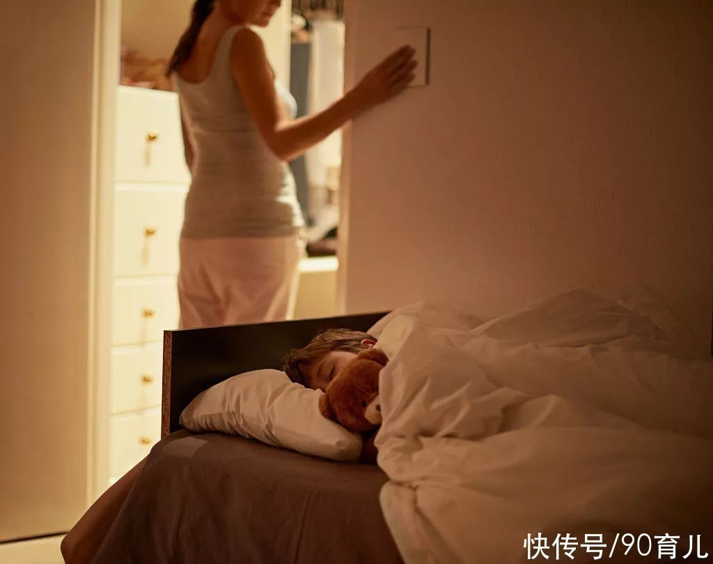 两件事|睡前常做两件事的孩子,发育期会缩短,身高也会比同龄少长5厘米