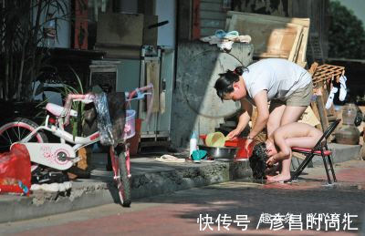 小宝宝|妈妈当面换衣服,7岁儿子一句话让妈妈脸红,“儿大避母”很重要