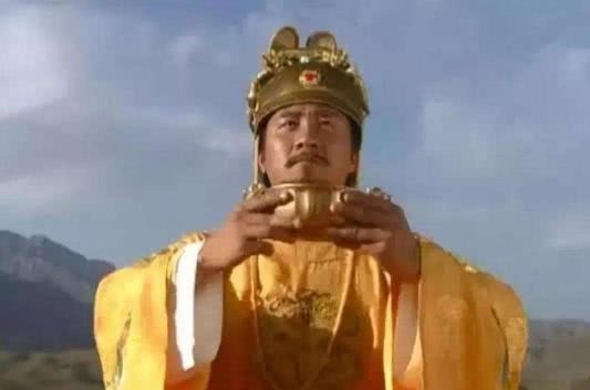 朱元璋去少林寺祭天,问朕要跪佛吗?方丈智答8字,躲过杀身之祸