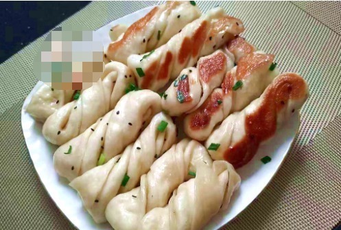黑芝麻|早餐我做了这道美味，香脆松软，儿子都吃嗨了，三天两头准做一锅