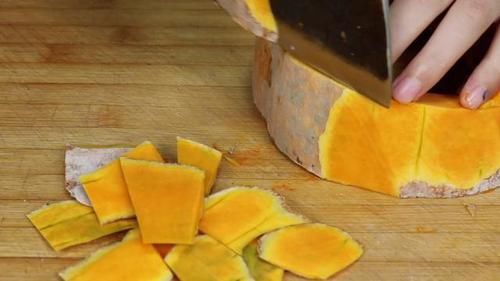 做法|这才是南瓜饼最简单做法，香甜软糯，2分钟学会，比买的还好吃