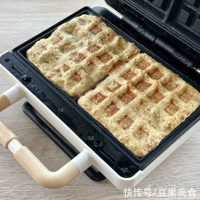 无糖无面粉的香蕉燕麦华夫饼