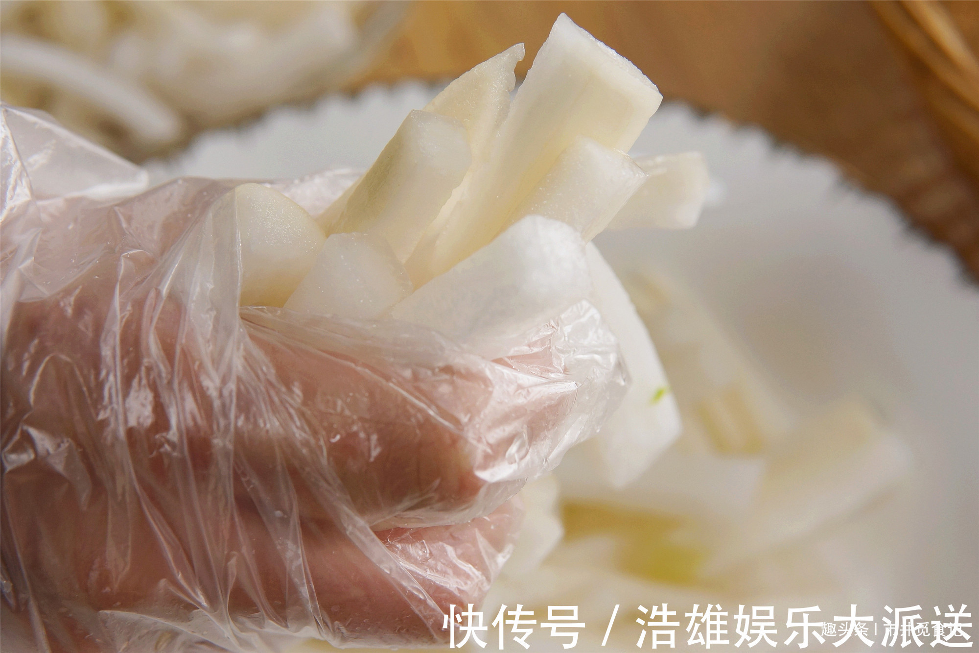 奶奶用了几十年的腌萝卜配方，酸辣开胃，喝粥绝配，不比饭店的差