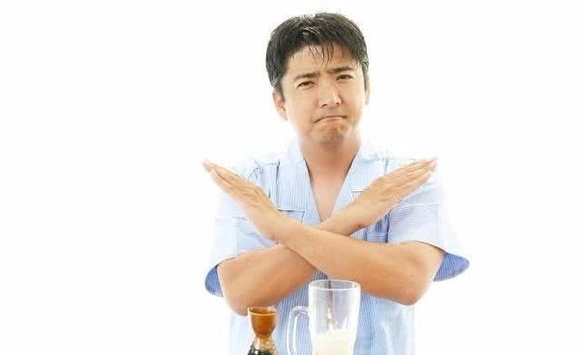 变化|男人一个月“滴酒不沾”,身体有啥变化?看完你就明白了