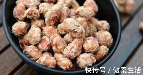 花生豆|教你在家做香酥花生豆,简单一炸咸香酥脆,什么零食也不用买了,孩子超爱吃