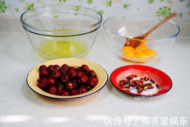 灰枣|六个鸡蛋外加二两红枣，网红枣糕教你在家做起来，制作简单零失败
