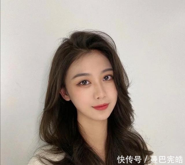 姐妹|别乱换发型,建议女生:多考虑这些“热门款”,时髦显气质