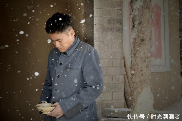 孙少平|平凡的世界:孙少平和田晓霞第一次见面时的情景,其实很尴尬