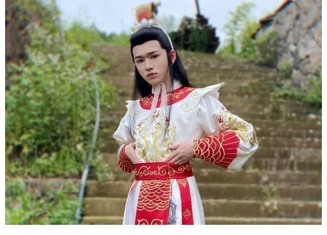 宋亚轩是《萌探》关系户吗?注意他对那英的称呼,人家还是个孩子?