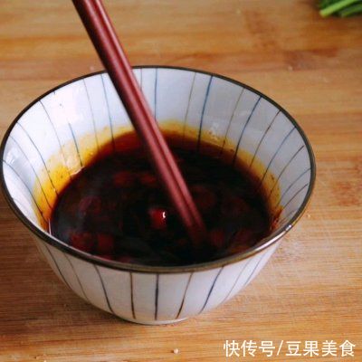 快手|#巨下饭的家常菜#旺强做了酸辣土豆粉，酸辣爽口简单快手