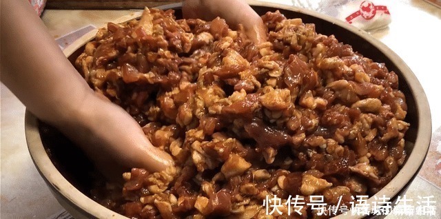想灌香肠的要收藏！这配方我用了15年，没有腥味，腊肠嚼劲十足