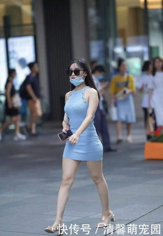 有了“挂脖裙”，我想“A字裙”该歇歇了，这样才更时髦显瘦！