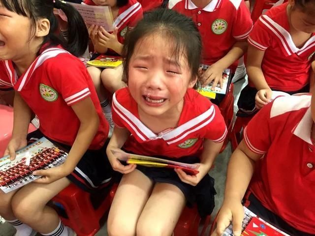 放学|孩子放学后有这三种表现,暗示在幼儿园过得不开心,宝妈要重视