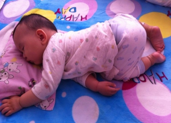 胃肠痉挛|提醒别在3个时间强迫孩子喝水,容易积食还伤脾,父母长点心