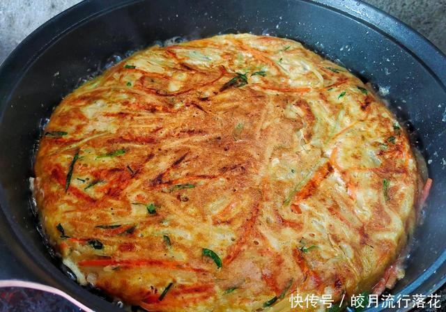 懒人|一个土豆三个蛋,教你做懒人早餐,5分钟出锅,香软酥脆老少皆宜