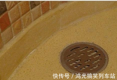 砖砌|老爸为了省钱砖砌淋浴房,传到朋友圈被吐槽说:像棺材,气炸了!