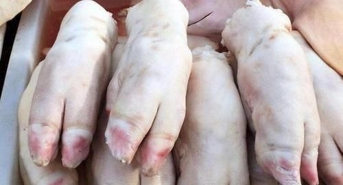 猪蹄挑“大”还是“小”好,很多人买错了,难怪不香不软糯