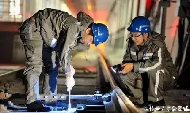 “工匠精神”的高大上,匹配不上技工底薪,情怀只能被现实打败