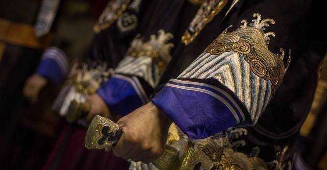 武器|侍卫可以接近皇帝,武艺高强还有武器,皇帝为何不怕他们刺杀