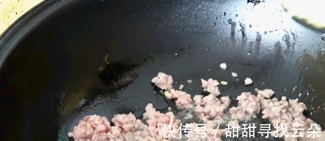 豆腐最简单的家常做法,2分钟教你,很多人没试过,出锅真香!