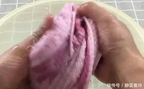 不要用毛巾脏洗涤剂洗,教你一个漂亮的把戏,把脏毛巾全部洗干净,就像新的一样