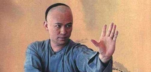 杨露禅#八卦掌的祖师董海川,失去男儿身,死时两手仍作换掌式