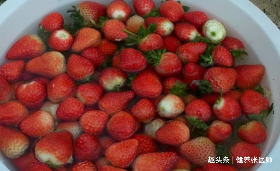 食物|女人爱美,推荐吃3种食物,润肤养颜,延缓衰老,滋补身体