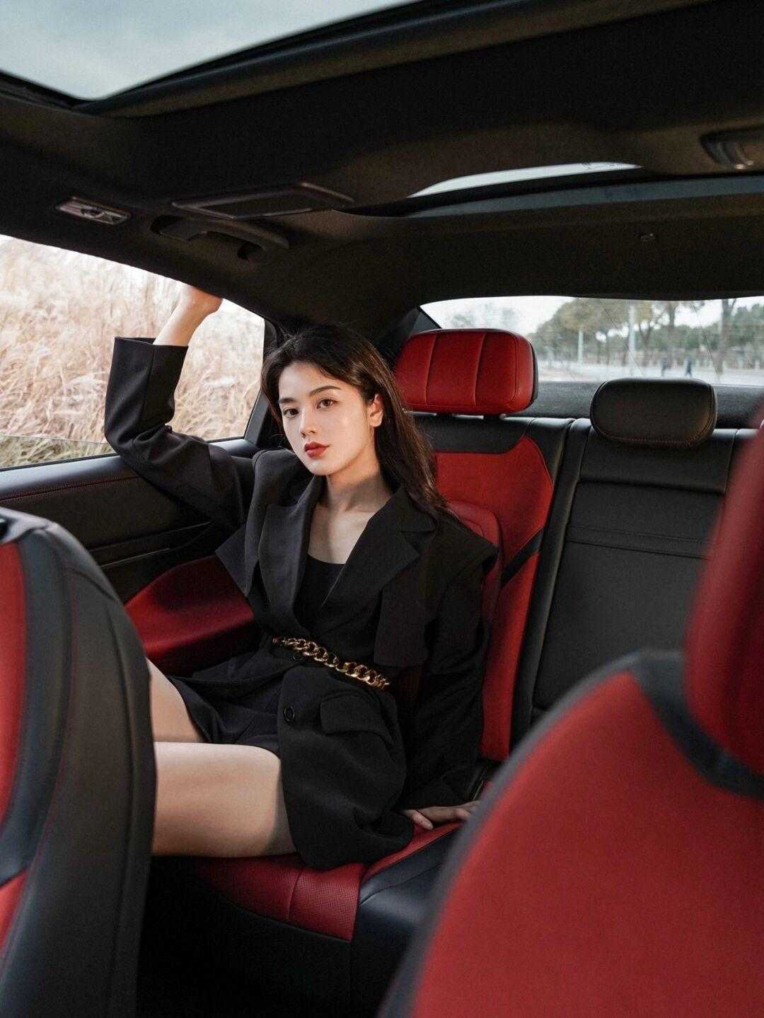 针织|快来赶个“早班车”吧!2022年的早春时尚造型,全在这里了