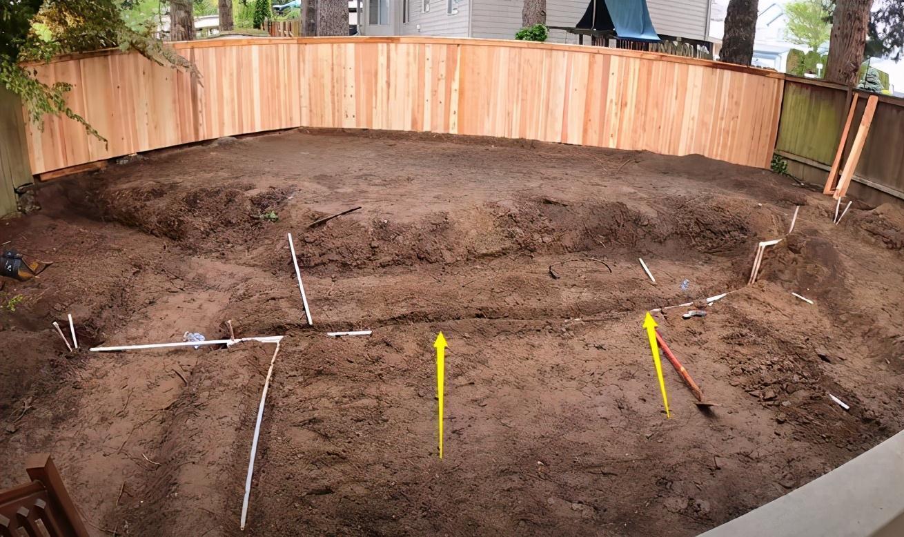 铺设|荒芜的庭院这样改,一半花园一半户外休闲地,10天让它身价翻倍!