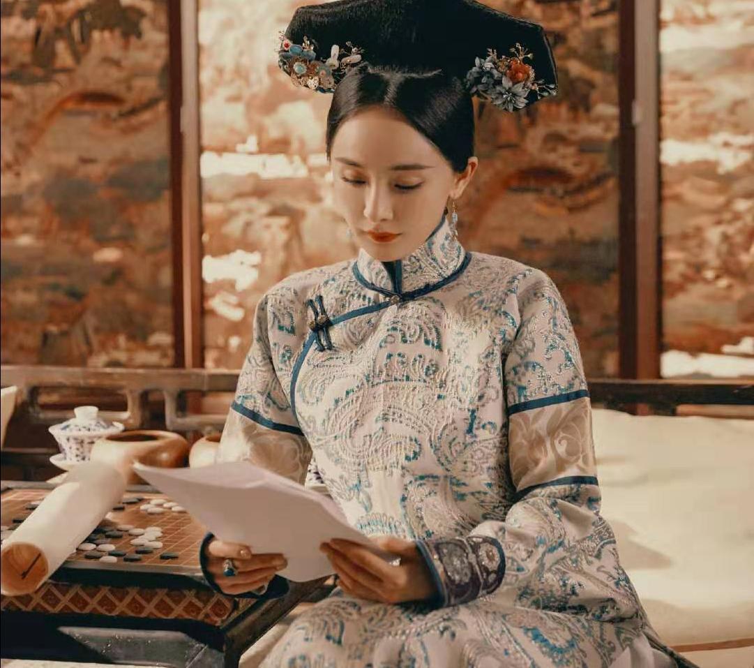 时隔八年,杨幂再次穿上清宫戏服,却遭网友神吐槽