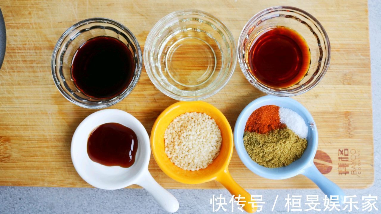 好吃|土豆超好吃的做法，不炒不炖，一次做三个土豆不够吃，一看就会做