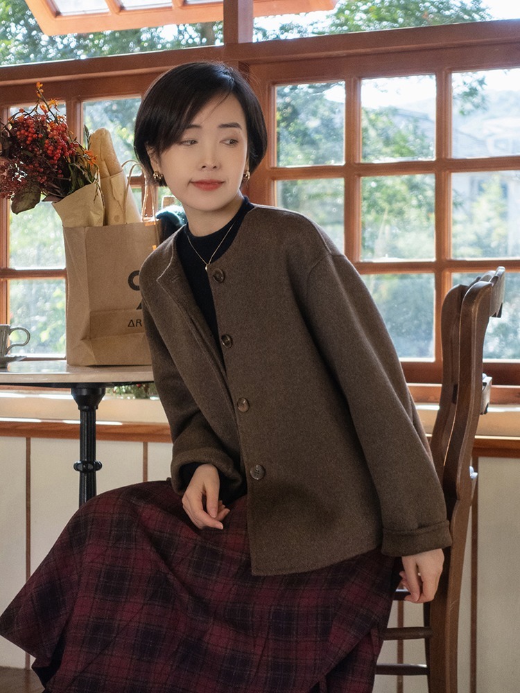 博主 今年冬天,见过世面的女人都爱“毛呢外套”,简单大气还耐看