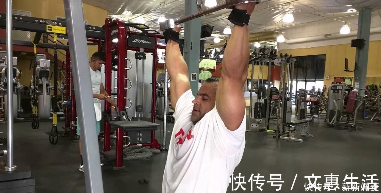 动作|哪8招独特的技巧,帮你打造和健身教练一样强壮的背部