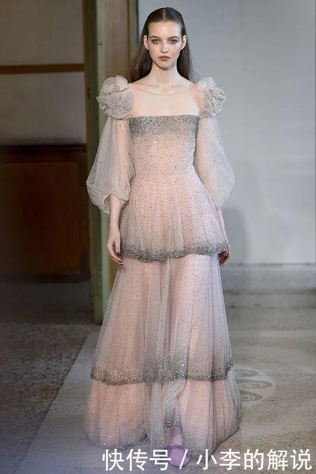 米兰时装周线下T台回归,Blumarine2021春夏系列演绎浪漫时装盛宴