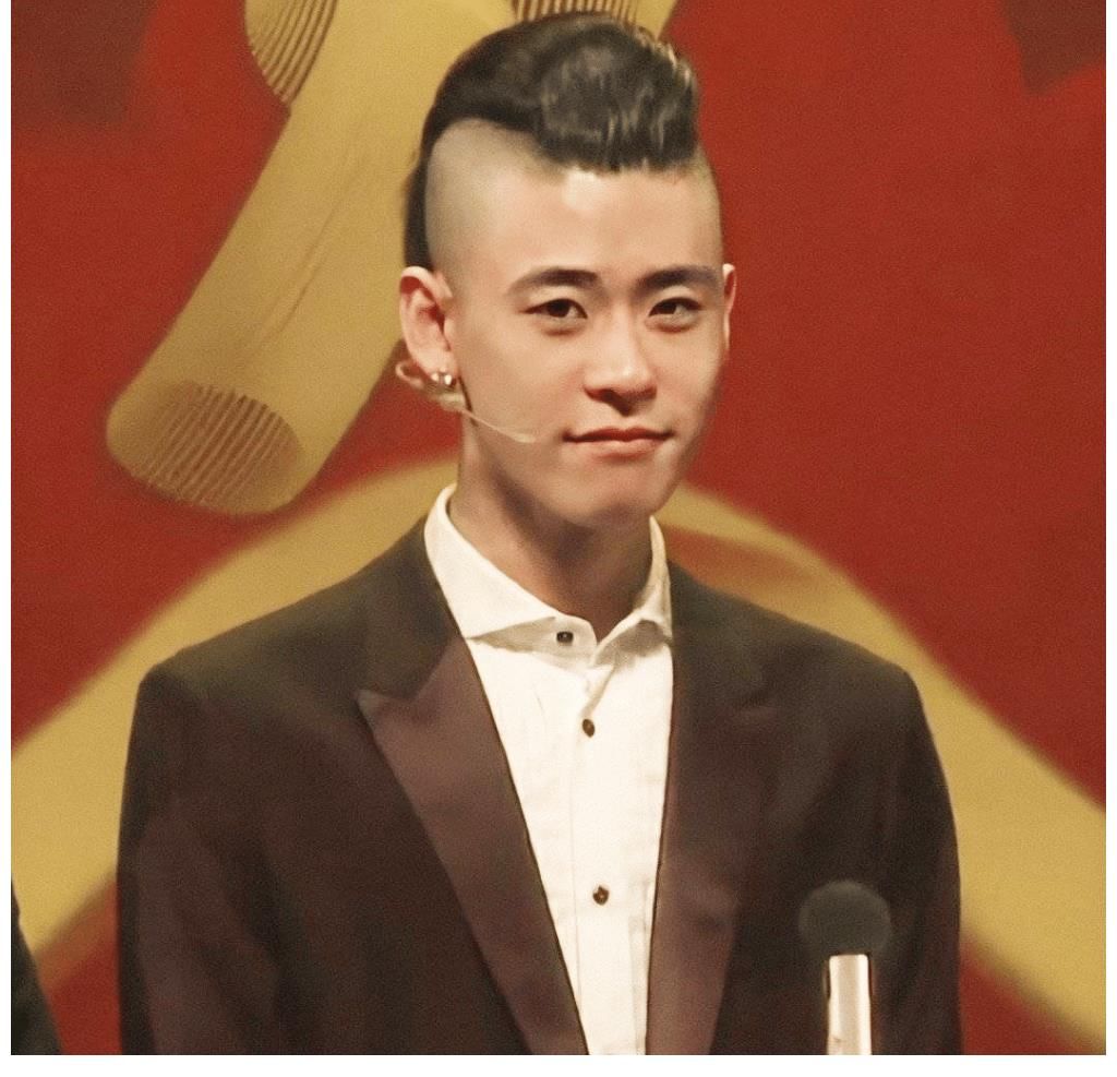 |郭德纲批评孟鹤堂写的段子不叫玩意,舞台表现好,赢得满堂彩