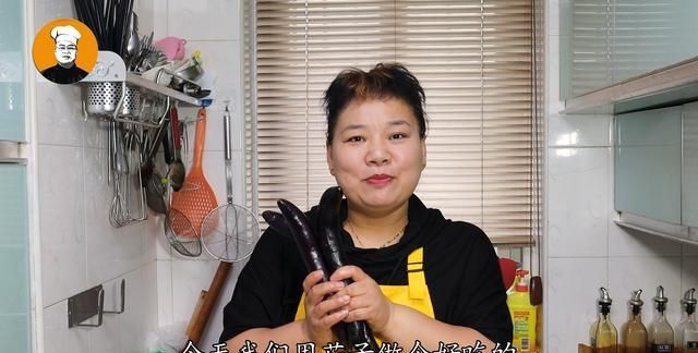老刘|茄子和西红柿是绝配,简单一烧,酸甜开胃,软糯下饭