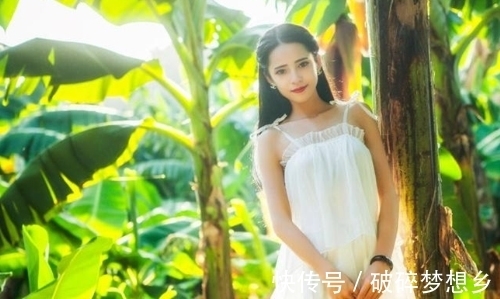 赋九张机|清愁寂寂同谁诉，红楼怅望云烟起；两赋九张机，纸长墨浅书难递