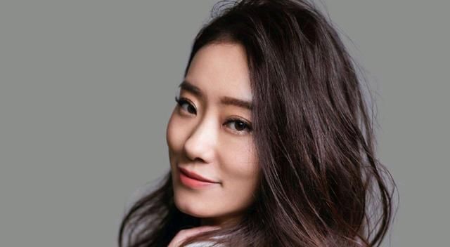 三十五岁的张小斐，从《你好，李焕英》电影中带着妈妈气质出圈了