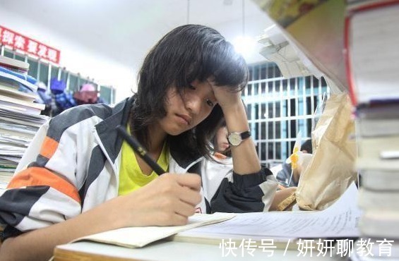 破解|上海一数学老师“破解”双减,每天发20条朋友圈,家长暗自窃喜