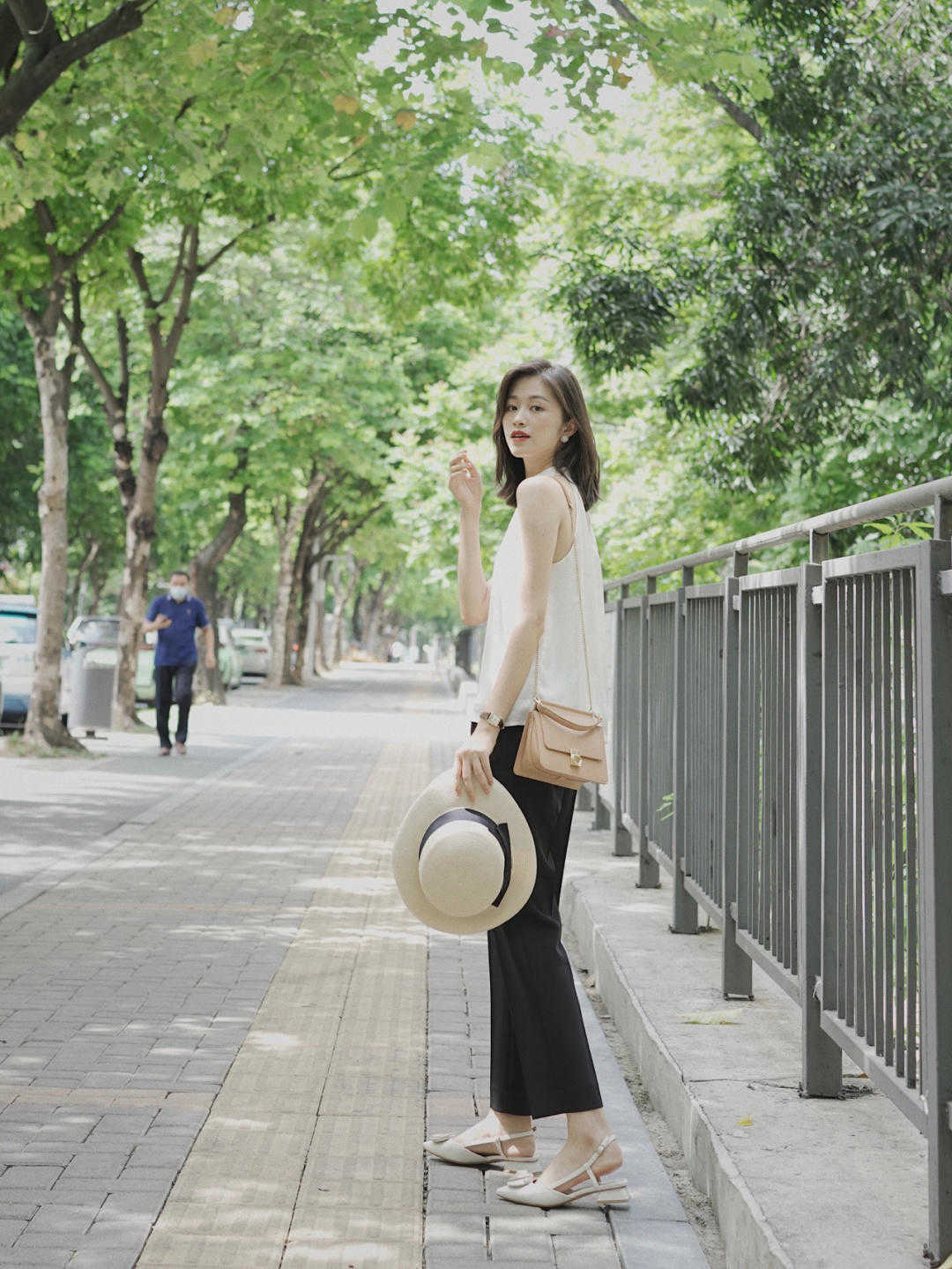 线条|腿粗腰粗怎么穿才显瘦?这几个小技巧值得看看,学到就是赚到