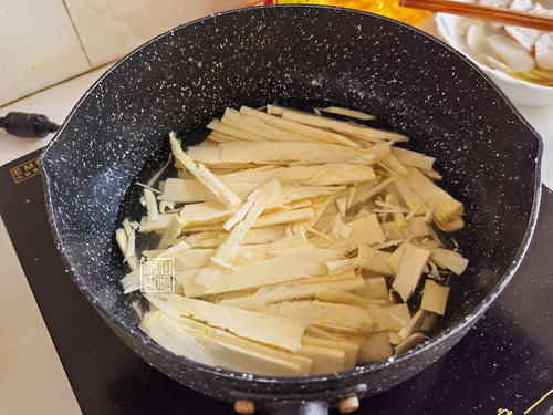 炒冬笋时,到底要不要焯水?牢记这“3点”,冬笋脆嫩入味不涩嘴