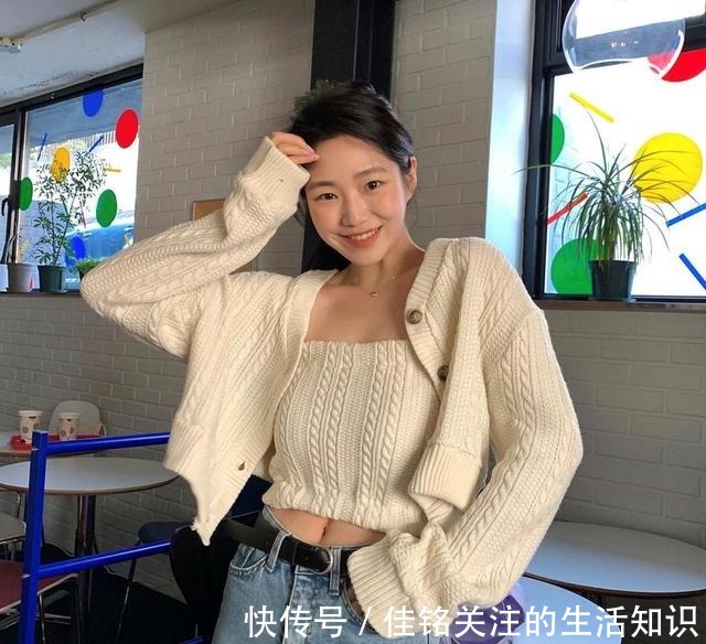纽扣 针织衫 + 3件下装，早秋这样穿好时髦！