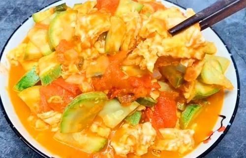 西红柿去皮别用开水烫了,教你1个简单方法,10秒去皮,太实用了