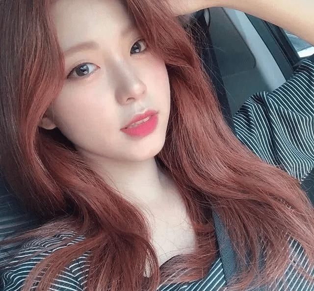 ?“黄头发”早就过时了，2020年流行这3种发色，显白又高级