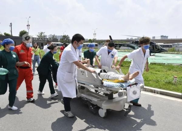 南大一附院|肝脏突发破裂!泰和直飞南昌上演生死时速