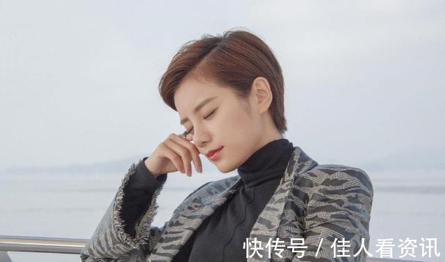 朱丹|知名女主持現(xiàn)場失誤,漏穿一件衣服,張國立全程60分鐘沒敢轉(zhuǎn)頭