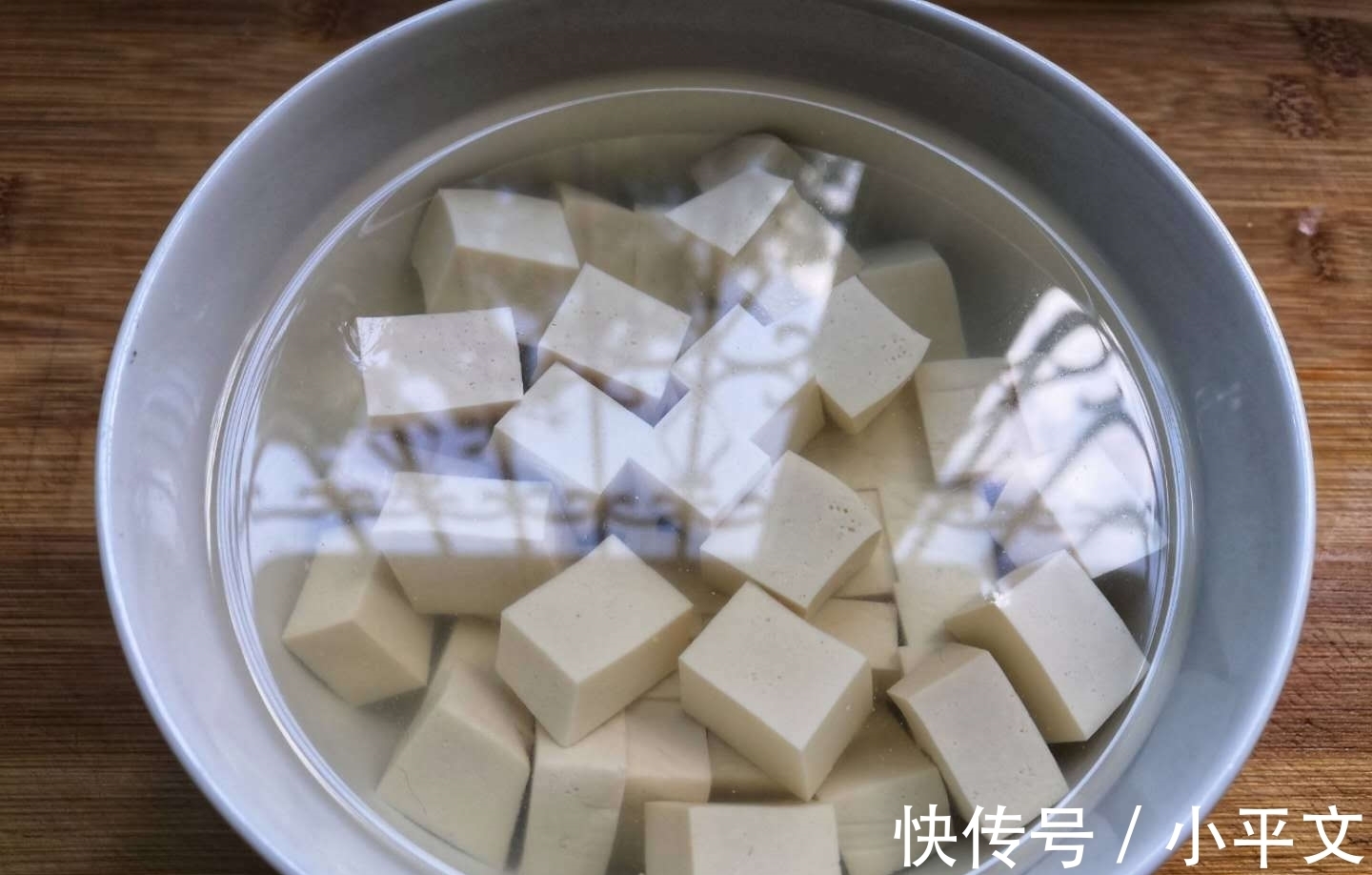 肌肤|夏天多喝此汤，美白肌肤去斑点，每天坚持来一碗，40岁也很美！