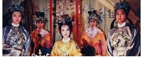 元春!红楼梦中,贾元春究竟发现了什么不为人知的秘密,而被皇帝赐死?