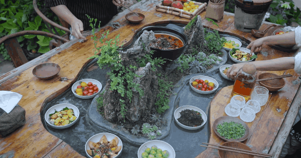 井盐|去年才通高铁,这座“十八线”国内小城,凭什么就火到了国外?